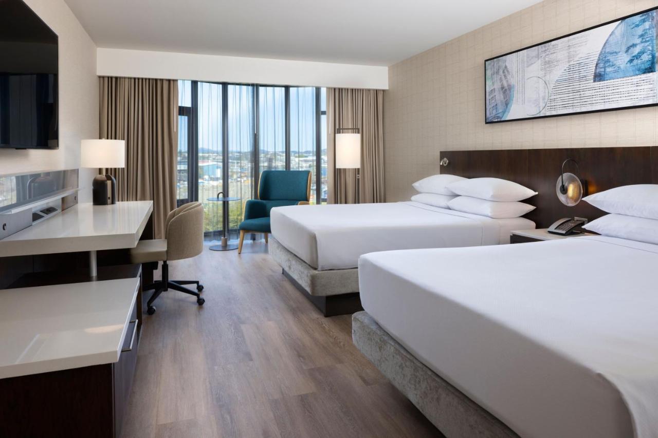 Delta Hotels By Marriott Victoria Ocean Pointe Resort Exterior photo